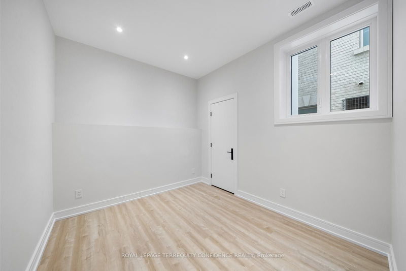 68 Lynnhaven Rd  Toronto, M6A 2K9 | Image 33