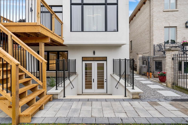 68 Lynnhaven Rd  Toronto, M6A 2K9 | Image 35