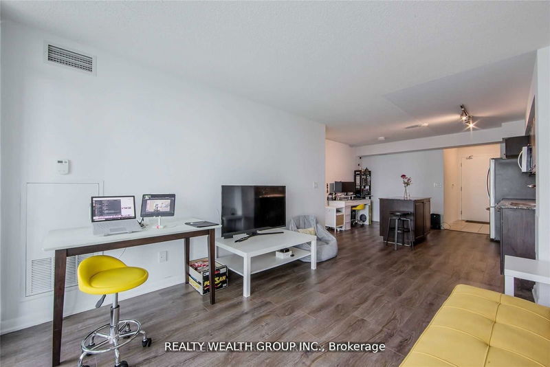  1475 - 209 Fort York Blvd  Toronto, M5V 4A1 | Image 4