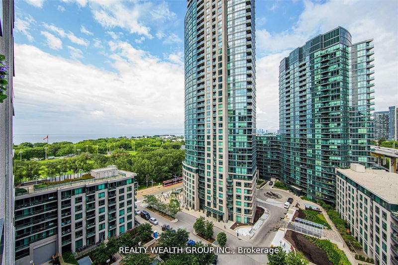  1475 - 209 Fort York Blvd  Toronto, M5V 4A1 | Image 8