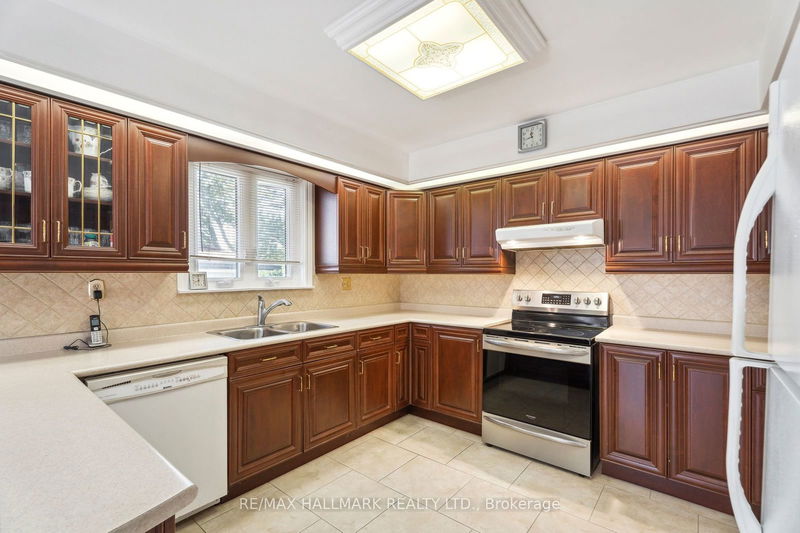 94 Pemberton Ave  Toronto, M2M 1Y5 | Image 12