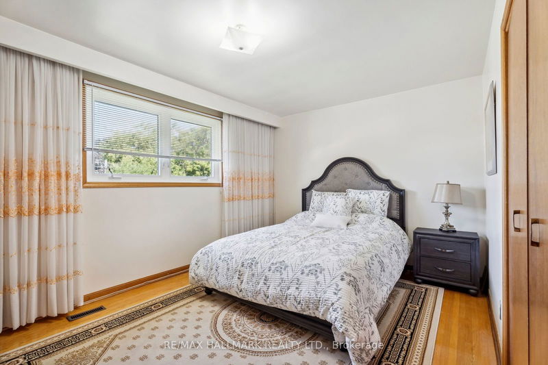 94 Pemberton Ave  Toronto, M2M 1Y5 | Image 17