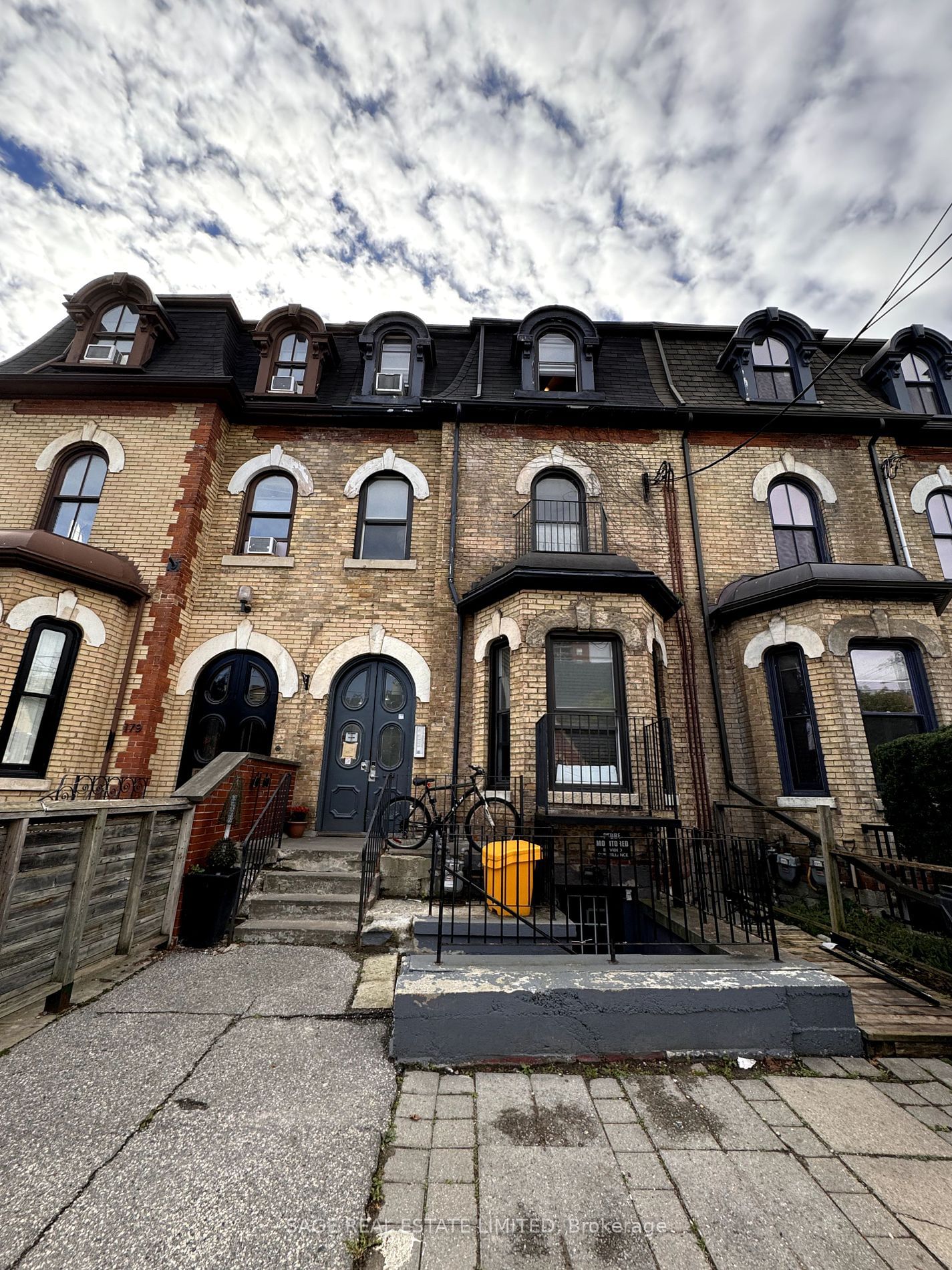 Building in 177 Carlton Street