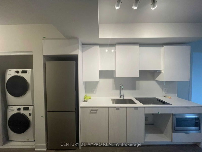 home for lease on 902-195 Redpath Avenue