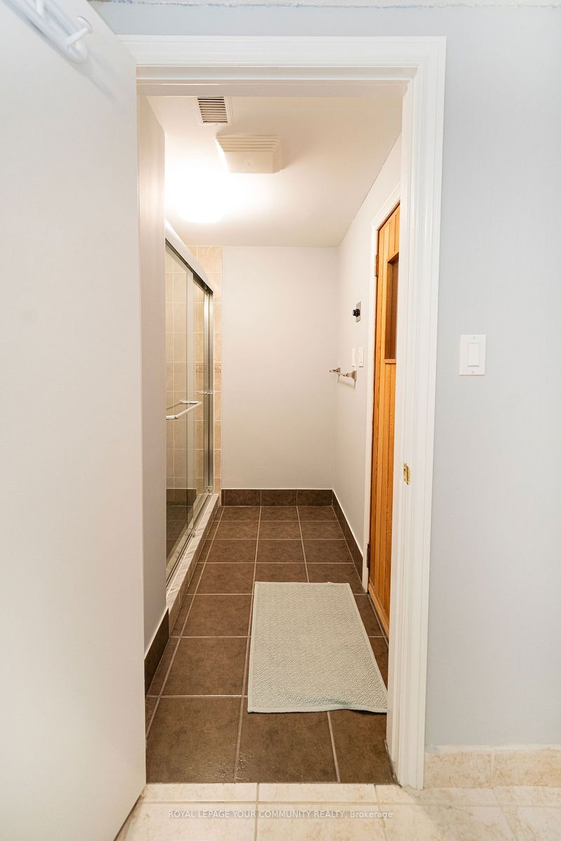 24 Abbeywood Tr  Toronto, M3B 3B3 | Image 31