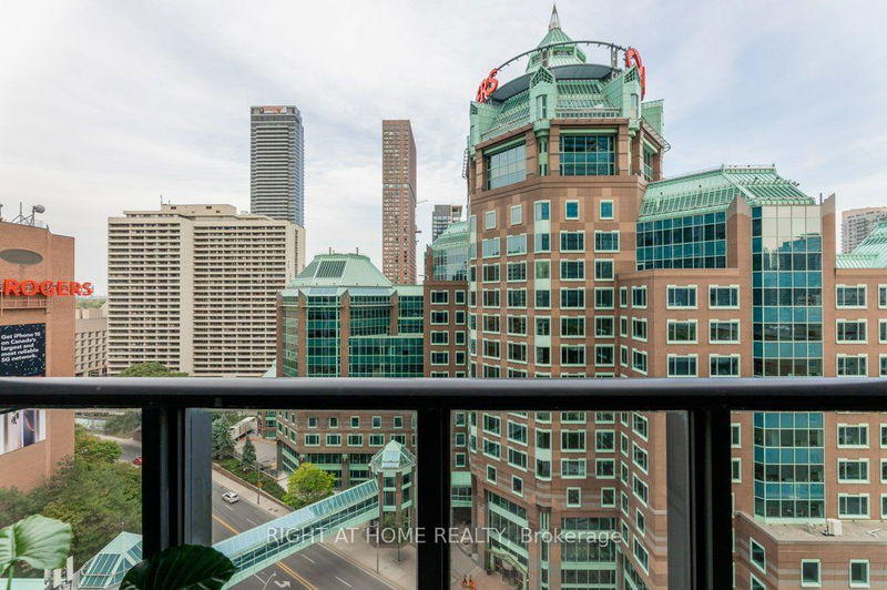  1501 - 110 Charles St E Toronto, M4Y 1T5 | Image 17