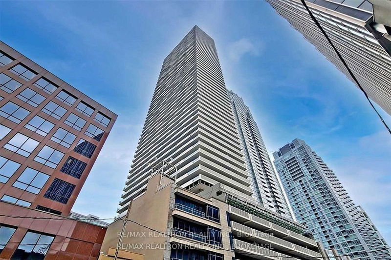 home for lease on 4703-2221 YONGE Street