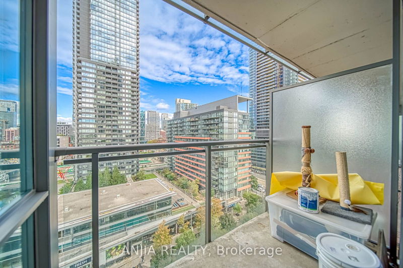  1803 - 15 Fort York Blvd  Toronto, M5V 3Y4 | Image 32