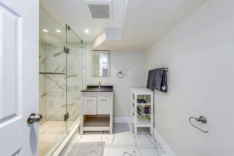 90 Avondale Ave  Toronto, M2N 2V2 | Image 24