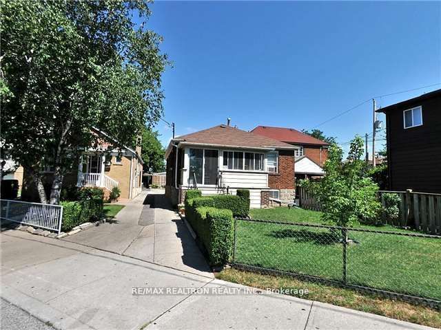 home for lease on 471 Vaughan Road