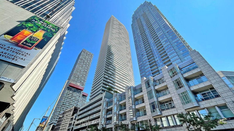  3705 - 2221 Yonge St  Toronto, M4S 2B4 | Image 2