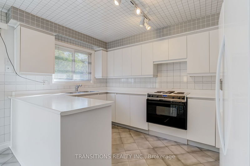 9 Loganberry Cres  Toronto, M2H 3H2 | Image 12