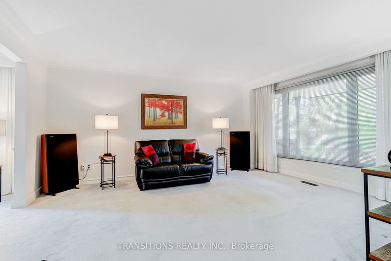 9 Loganberry Cres  Toronto, M2H 3H2 | Image 4