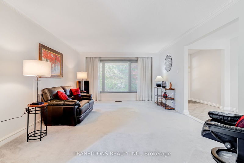 9 Loganberry Cres  Toronto, M2H 3H2 | Image 5