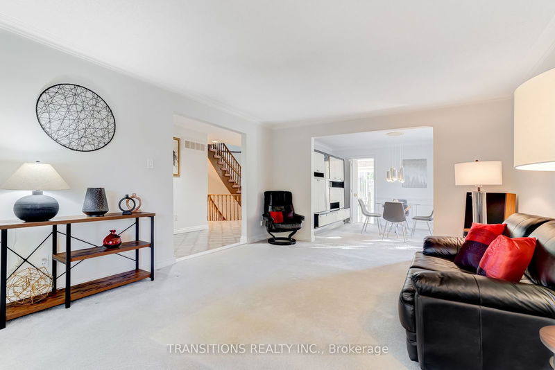 9 Loganberry Cres  Toronto, M2H 3H2 | Image 6