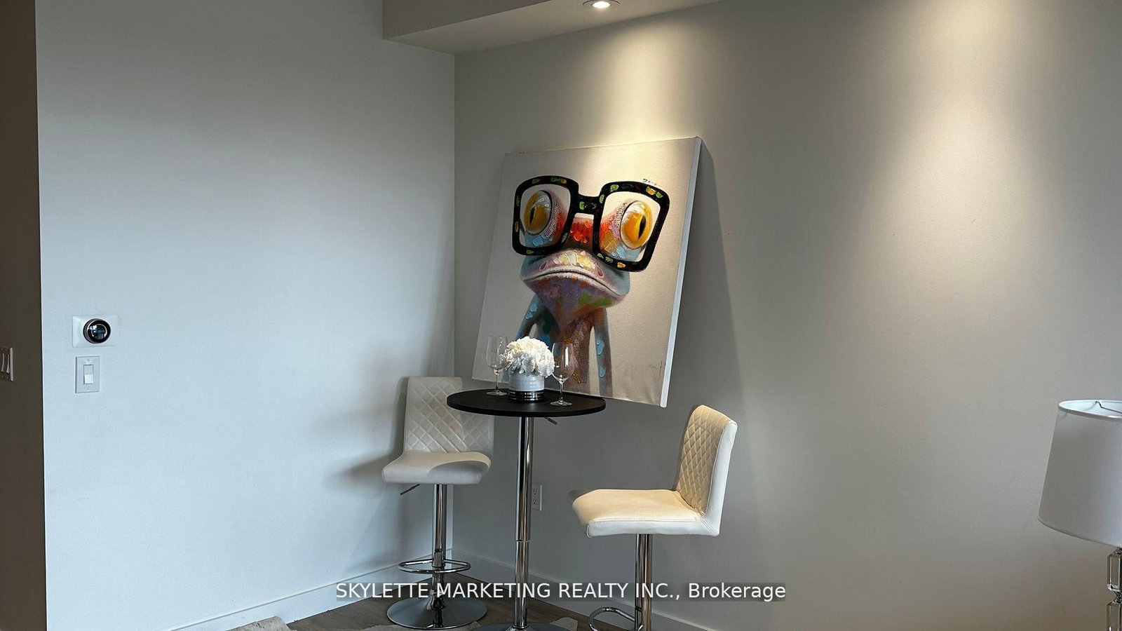 Listing Image 12