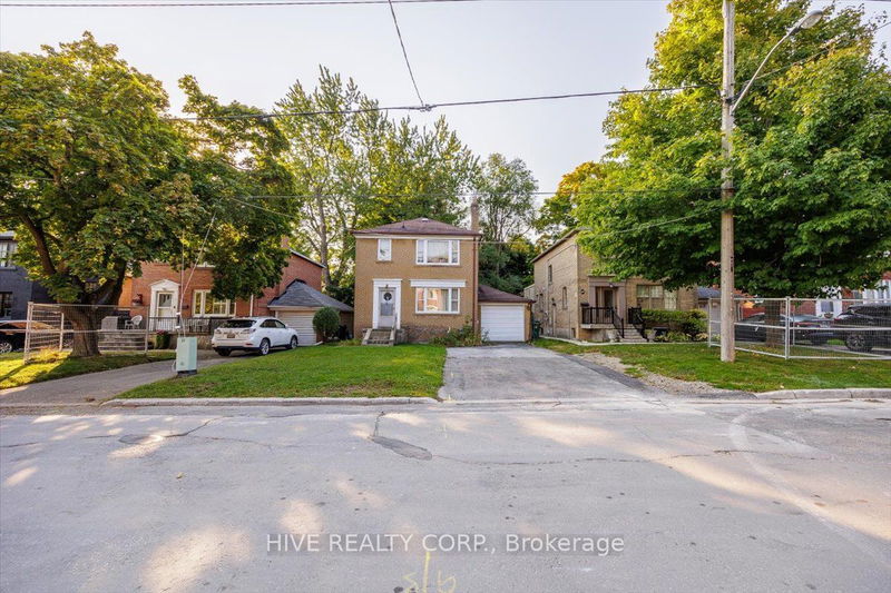 25 Edinburgh Dr  Toronto, M3H 1B5 | Image 1