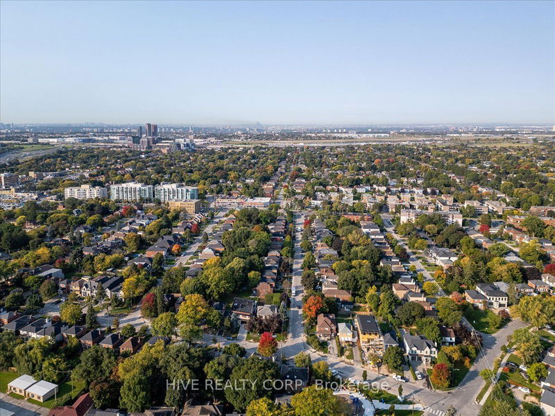 25 Edinburgh Dr  Toronto, M3H 1B5 | Image 11