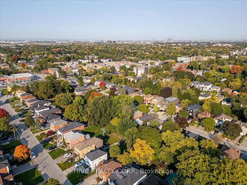 25 Edinburgh Dr  Toronto, M3H 1B5 | Image 15