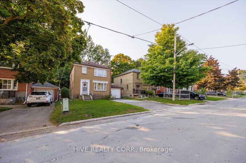 25 Edinburgh Dr  Toronto, M3H 1B5 | Image 2