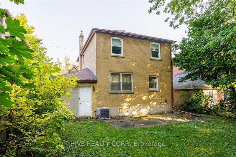 25 Edinburgh Dr  Toronto, M3H 1B5 | Image 9