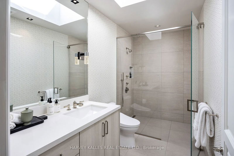 80 Chestnut Park Rd  Toronto, M4W 1W9 | Image 31