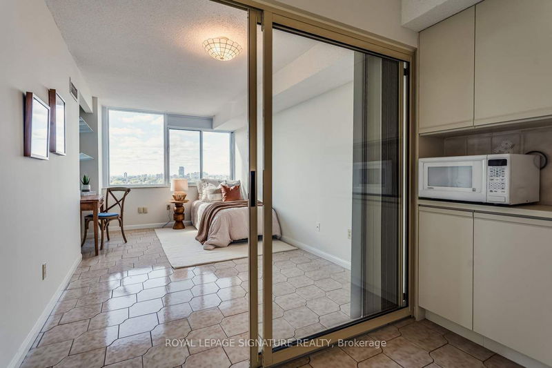  1111 - 3000 Bathurst St  Toronto, M6B 3B4 | Image 15