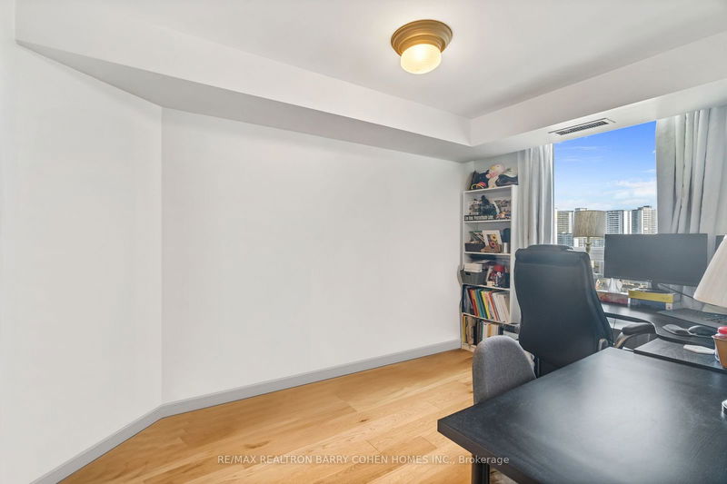  Ph2 - 77 Maitland Pl  Toronto, M4Y 2V6 | Image 10