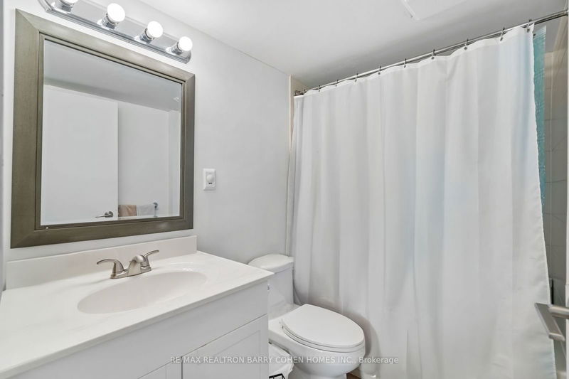  Ph2 - 77 Maitland Pl  Toronto, M4Y 2V6 | Image 13