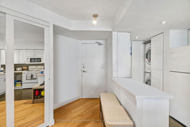  Ph2 - 77 Maitland Pl  Toronto, M4Y 2V6 | Image 2