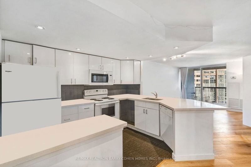  Ph2 - 77 Maitland Pl  Toronto, M4Y 2V6 | Image 3