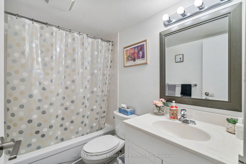  Ph2 - 77 Maitland Pl  Toronto, M4Y 2V6 | Image 8