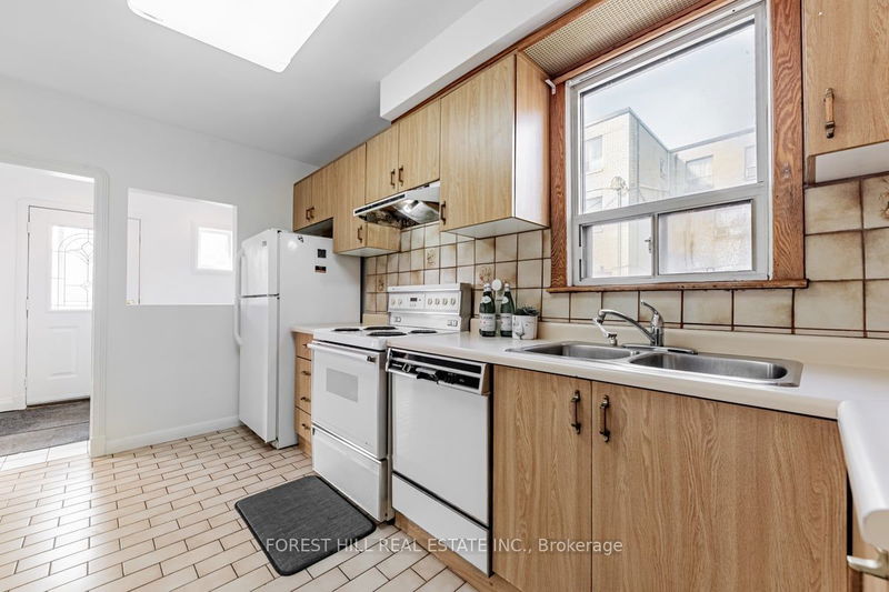 55 Camberwell Rd  Toronto, M6C 3E7 | Image 14