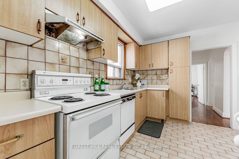 55 Camberwell Rd  Toronto, M6C 3E7 | Image 15