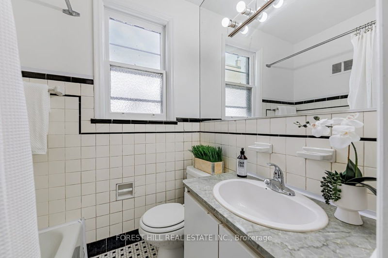 55 Camberwell Rd  Toronto, M6C 3E7 | Image 25