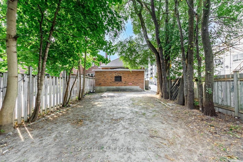 55 Camberwell Rd  Toronto, M6C 3E7 | Image 27