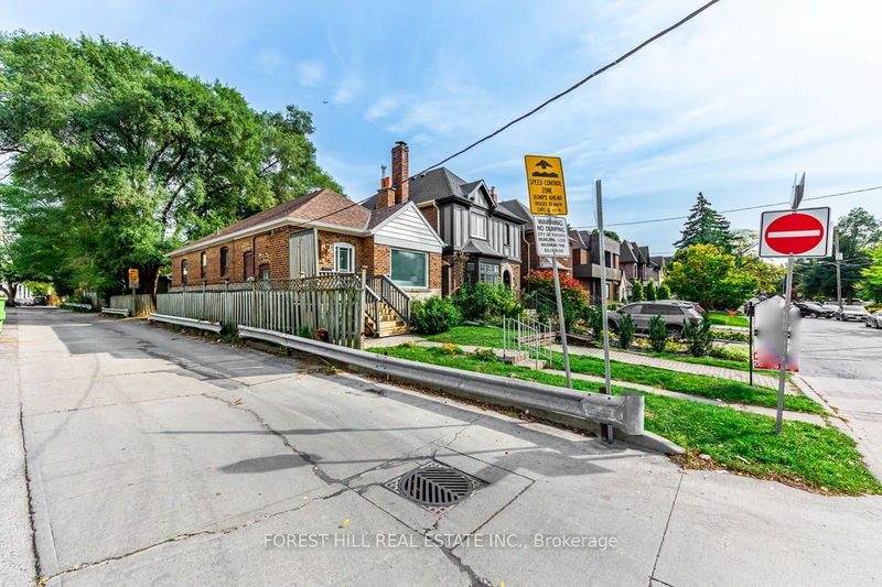 55 Camberwell Rd  Toronto, M6C 3E7 | Image 30