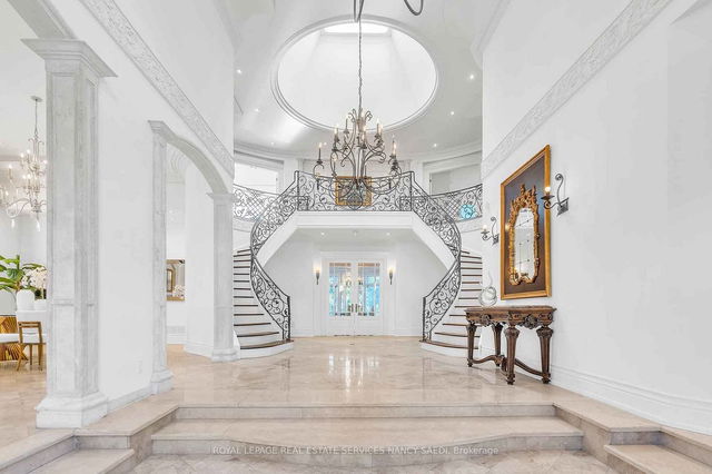 2B Lauderdale Drive