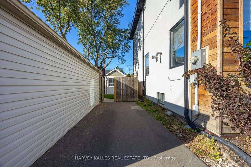 257 Wychwood Ave  Toronto, M6C 2T6 | Image 18