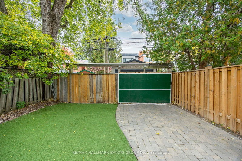 42 Douglas Ave  Toronto, M5M 1G5 | Image 32