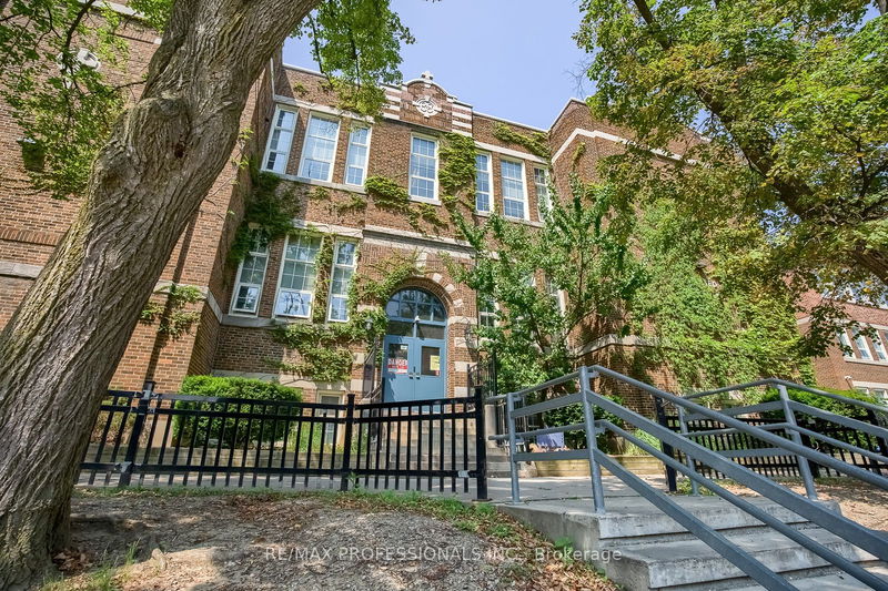 203 Brookdale Ave  Toronto, M5M 1P4 | Image 32