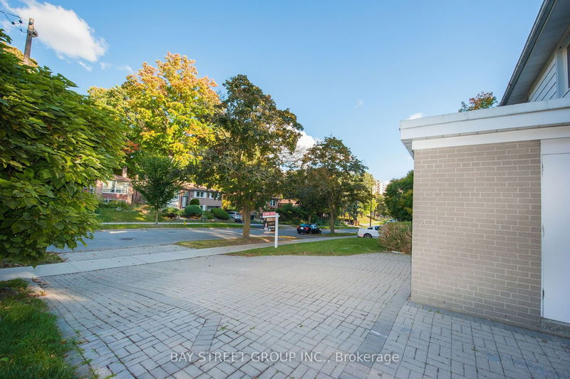 36 Brahms Ave  Toronto, M2H 1H4 | Image 4