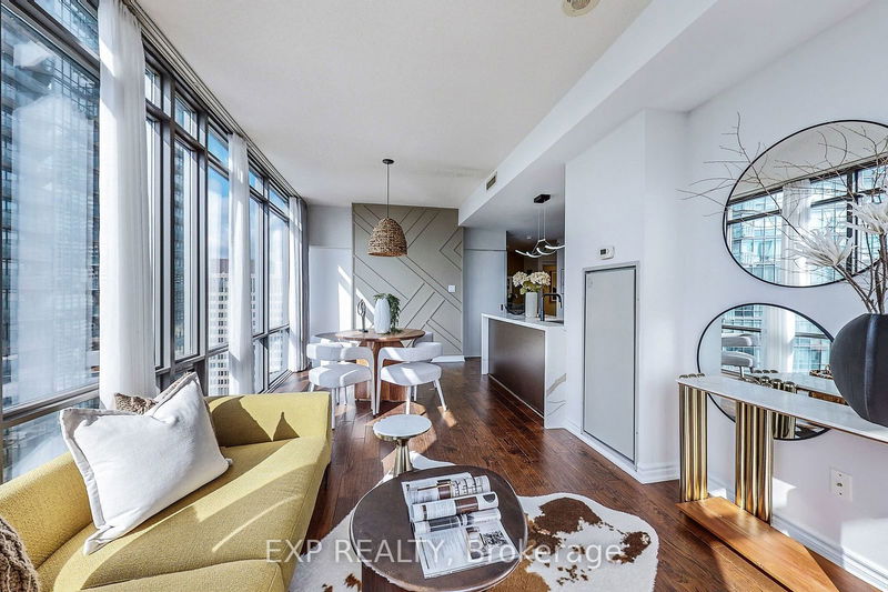  3203 - 38 Grenville St  Toronto, M4Y 1A5 | Image 5