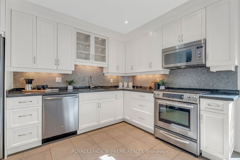 405 Dupont St  Toronto, M5R 1W3 | Image 15