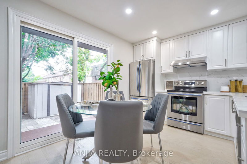 407 Melita Cres  Toronto, M6G 3X2 | Image 15