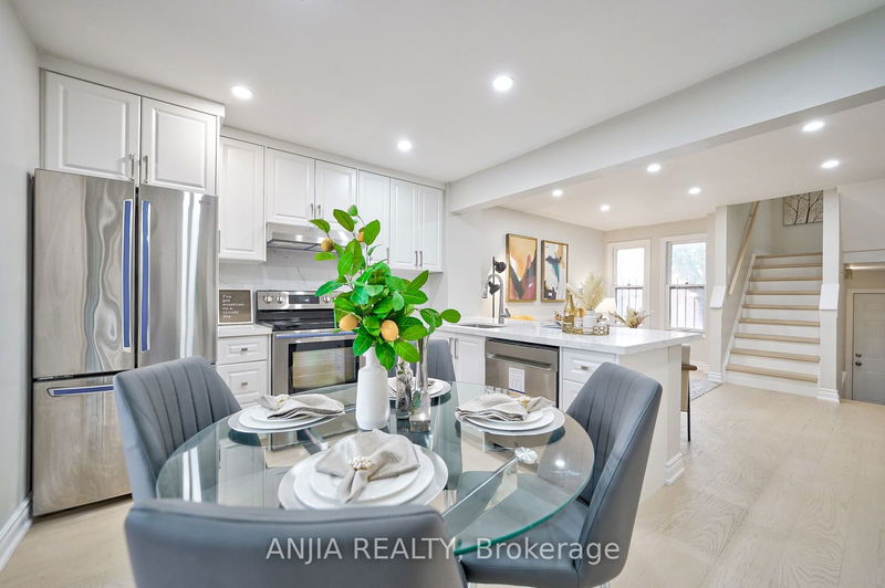 407 Melita Cres  Toronto, M6G 3X2 | Image 16