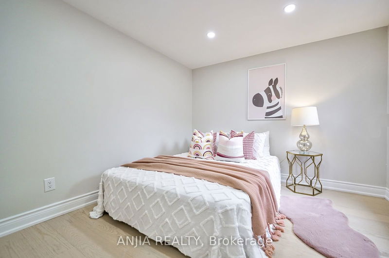 407 Melita Cres  Toronto, M6G 3X2 | Image 20