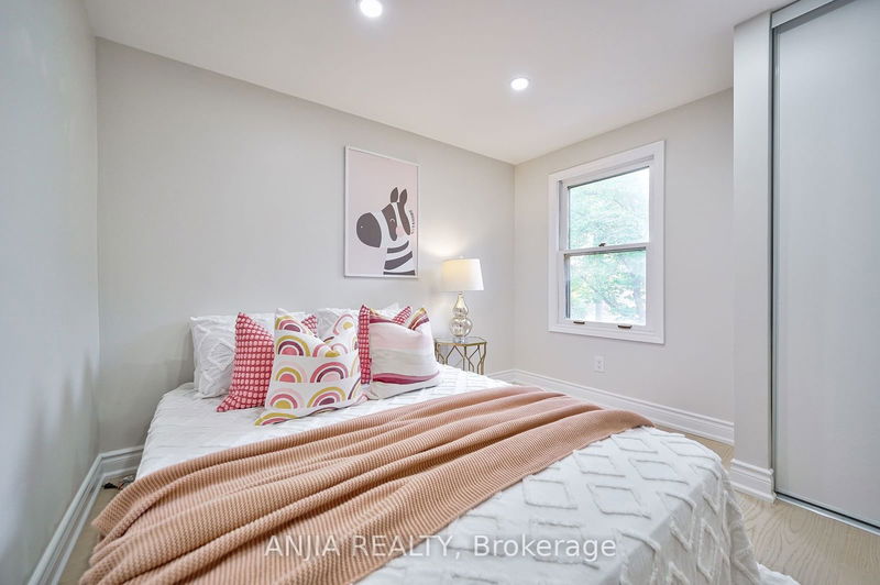 407 Melita Cres  Toronto, M6G 3X2 | Image 21