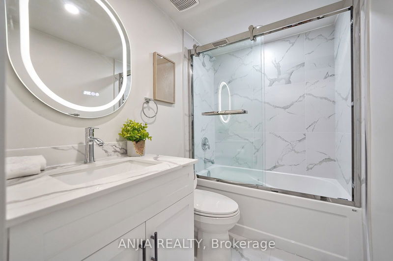 407 Melita Cres  Toronto, M6G 3X2 | Image 22