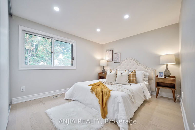 407 Melita Cres  Toronto, M6G 3X2 | Image 23